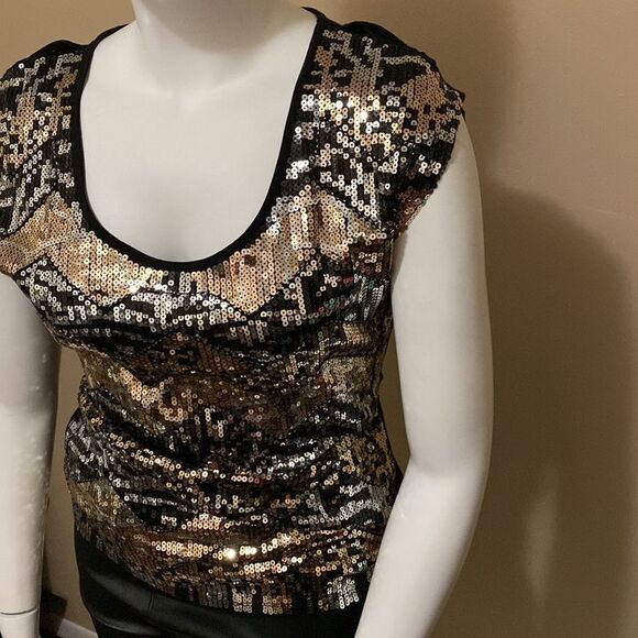 2B Bebe Black/Gold/Silver Sequin Top - Size M - Picture 5 of 11